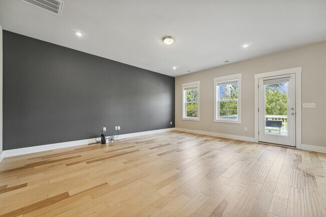 Foto del edificio - 444 Beacon Ridge Blvd