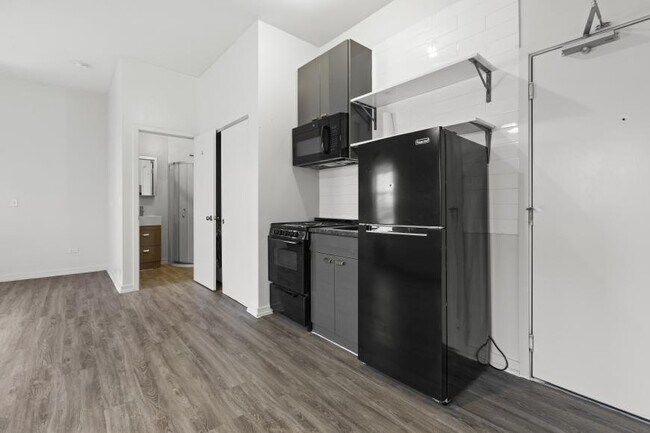 Foto del edificio - 0 bedroom in Chicago IL 60640
