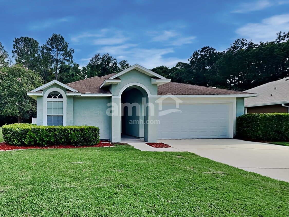 Primary Photo - 220 Southlake Dr