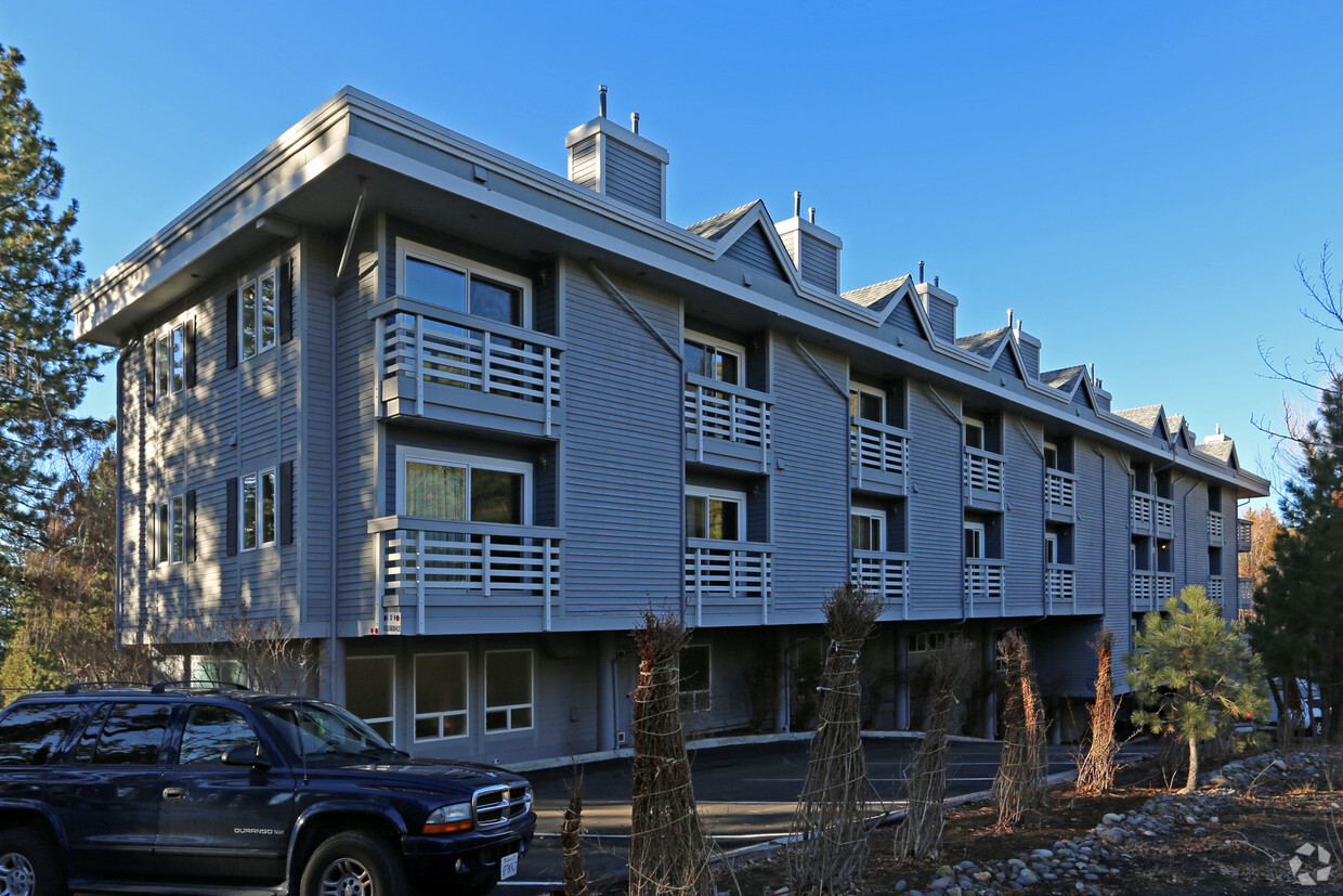 Building Photo - The Lodge at Kingsbury Crossing