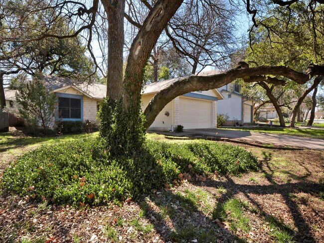 Foto del edificio - 7403 Dallas Dr