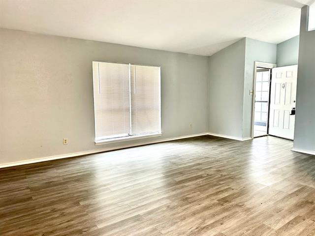 Foto del edificio - 2703 Armstrong Dr