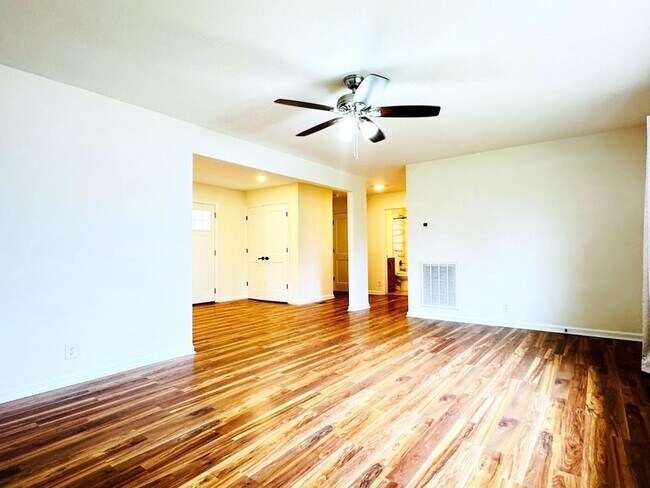 Building Photo - 1006 Linwood Ave