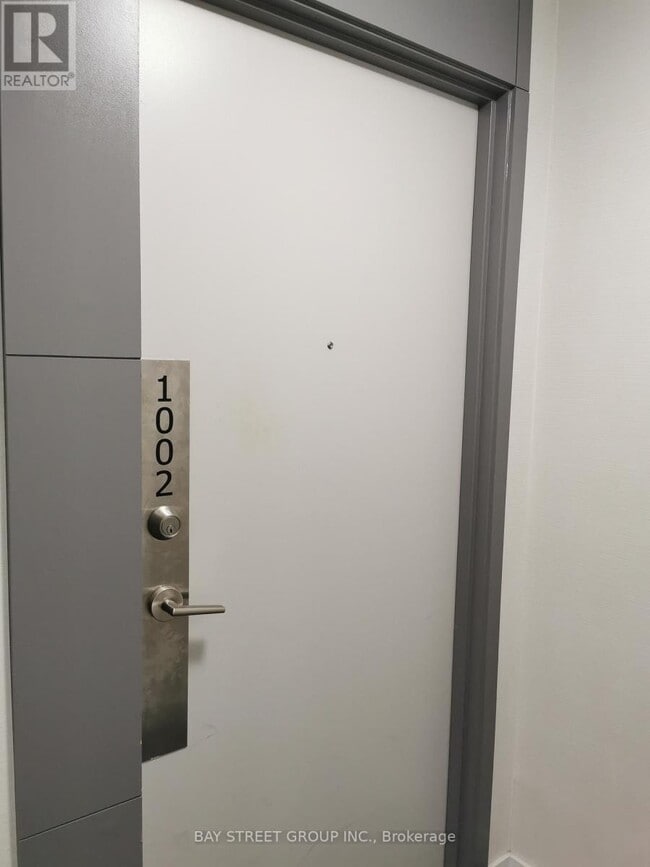 Building Photo - 55 Oneida Crescent