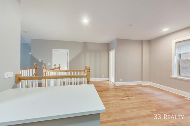 Foto del edificio - Oak Park Duplex / 3 Bed 3 Bath / Laundry i...