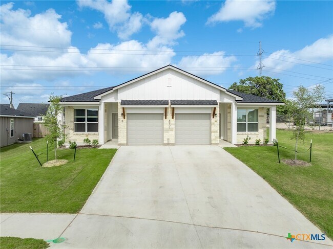Foto del edificio - 8901 Prickly Ash Dr