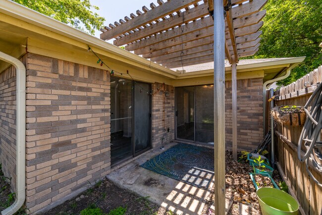 Building Photo - 10706 Lone Pine Ln