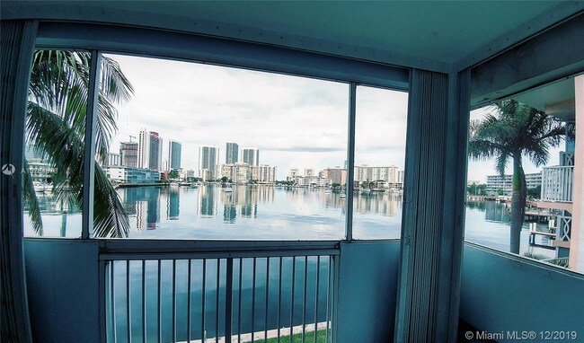 Foto del edificio - 462 Golden Isles Dr