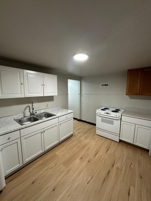 Primary Photo - 803 E McCarty St
