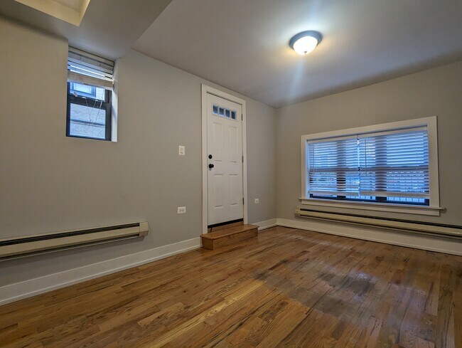 Building Photo - 2842 N Orchard St