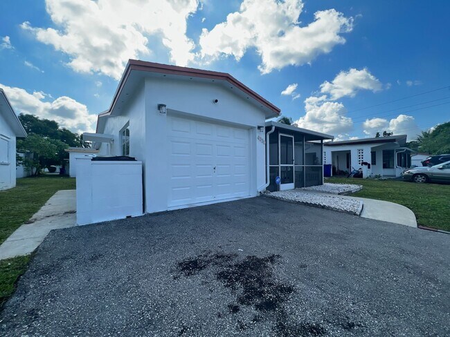 Building Photo - Oakland Villa Senior Community- 2 Bedrooms...