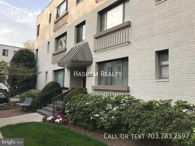 Building Photo - Charming 1 Bedroom 1 Bath House in the Hea...