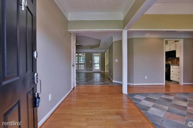 Building Photo - 4 br, 3.5 bath House - 7222 Willow Oak Dr