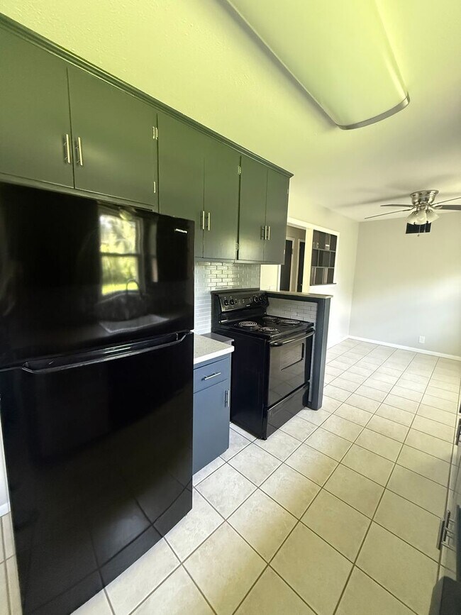 Foto del edificio - 3315 S Mt Carmel Ave