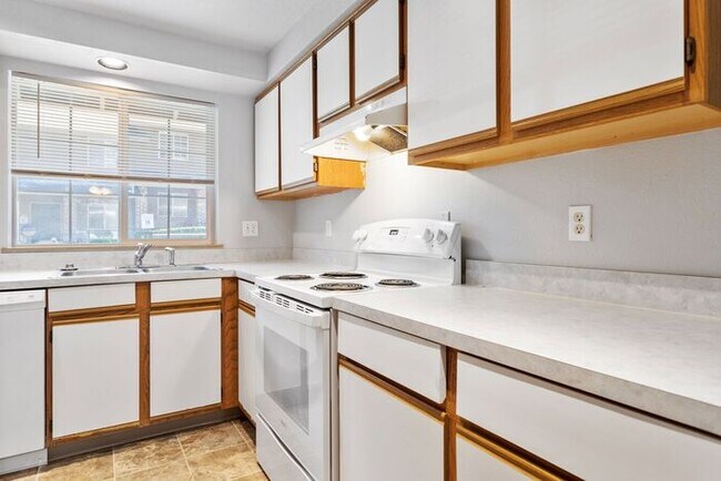 Foto del edificio - Large 2 bed 1.5bath townhouse