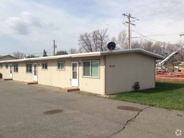 Building Photo - 810 Crist Dr