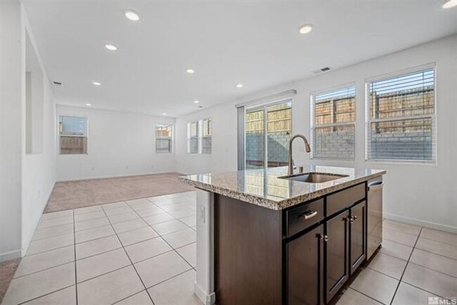 Foto del edificio - Modern Beauty in Lemmon Valley... MUST SEE!