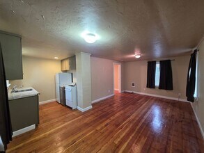 Building Photo - 1923 S A St