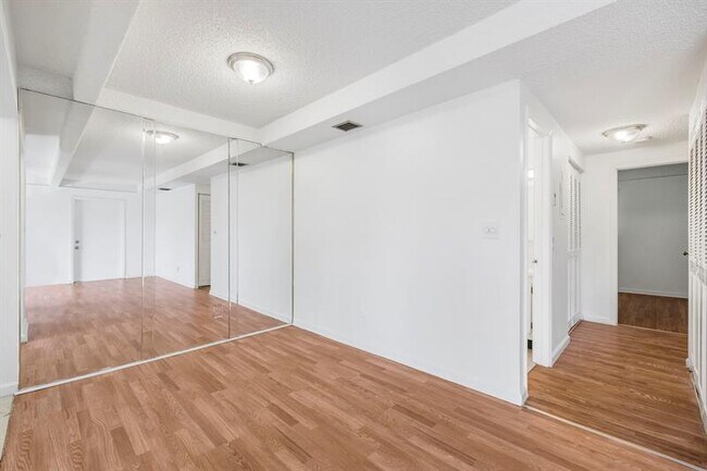 Building Photo - 1325 S Flagler Ave