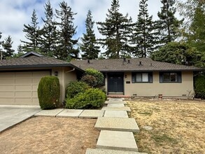 Building Photo - 390 Howard Dr