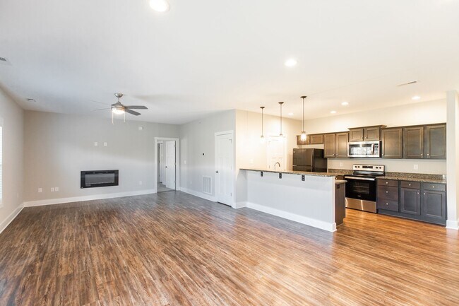 Building Photo - Eleven25