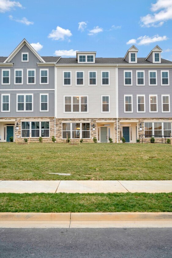 Close to everything! Skyline at Embrey Mi... - Close to everything!  Skyline at Embrey Mi...