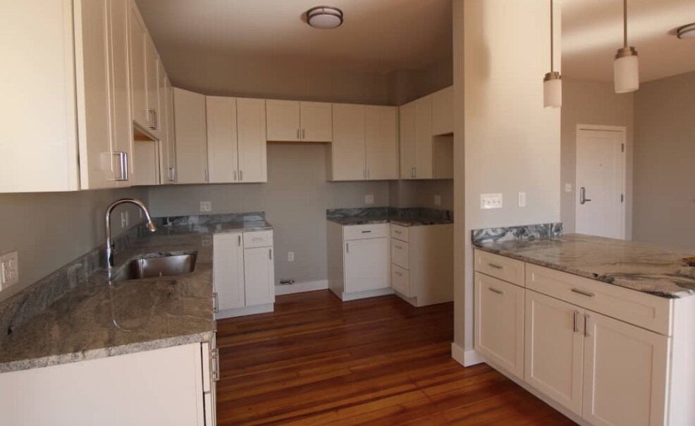 Primary Photo - 19 Holyoke St