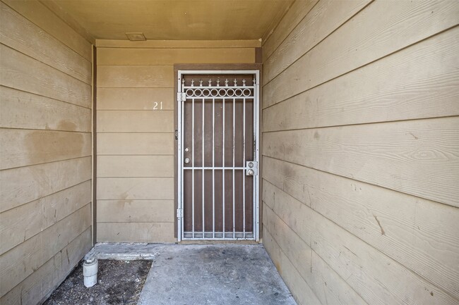 Foto del edificio - 9090 S Braeswood Blvd