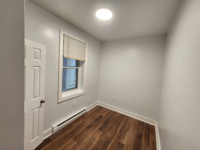 Building Photo - 1151 E 4th St