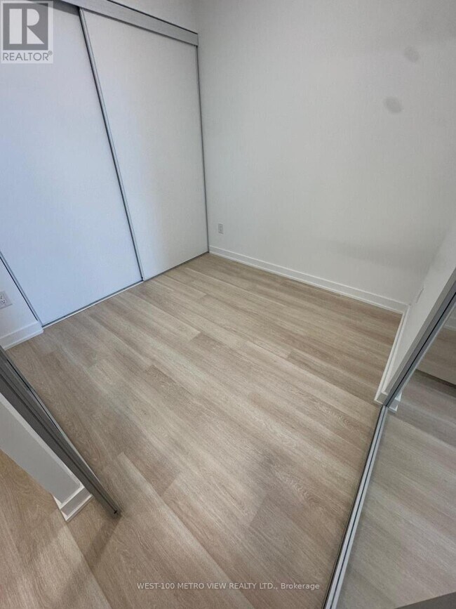 Photo du bâtiment - 5105 Hurontario St