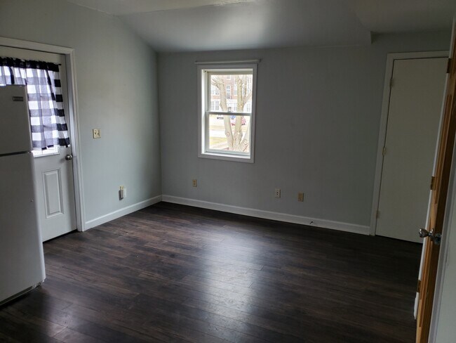 Building Photo - 18 Pleasant St