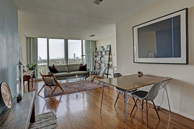 Foto del edificio - 3600 Montrose Blvd