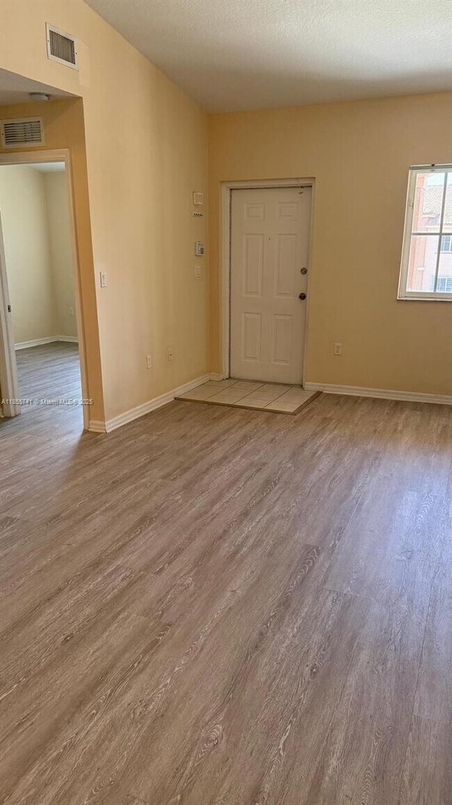 Foto del edificio - 1271 SE 27th St