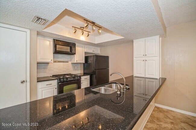 Building Photo - 2-bedroom, 2-bathroom rental