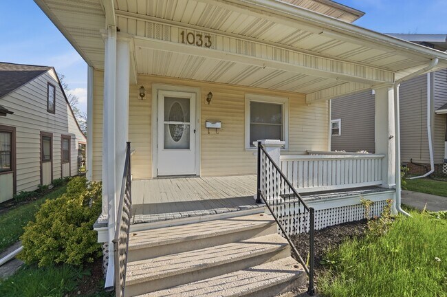 Foto del edificio - 1033 Forest Ave