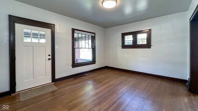 Building Photo - 339 Dequincy St