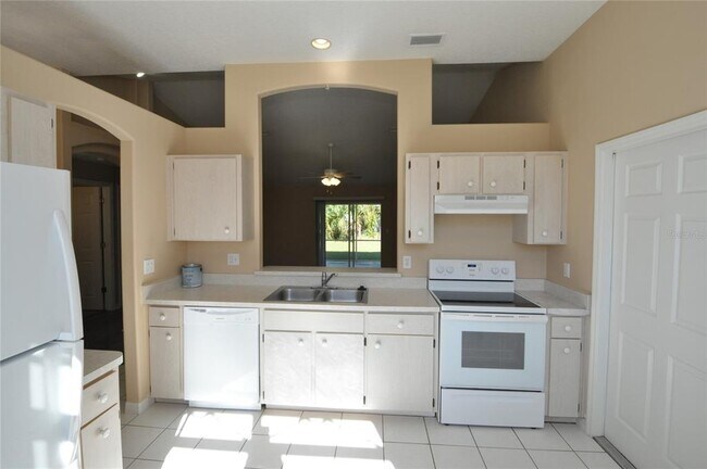 Building Photo - 23 Primrose Ln