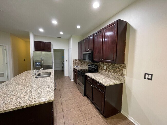 Building Photo - BEAUTIFUL 3 bedroom 2 bathroom Home in Nor...