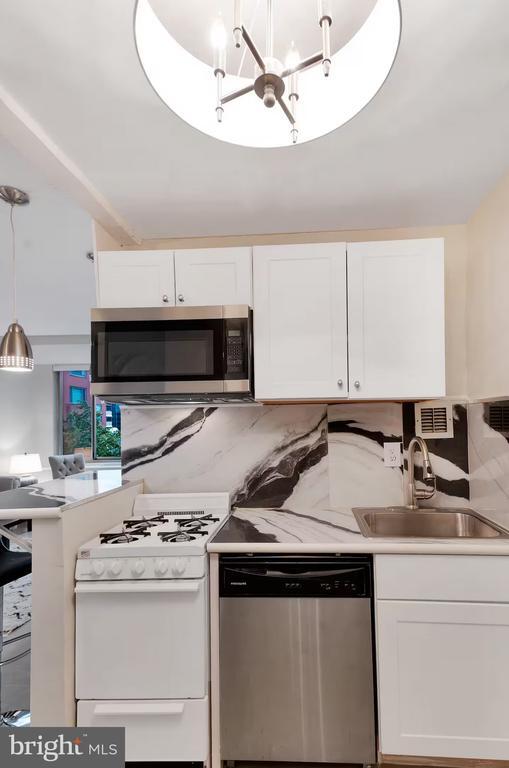 Building Photo - 1111 Arlington Blvd