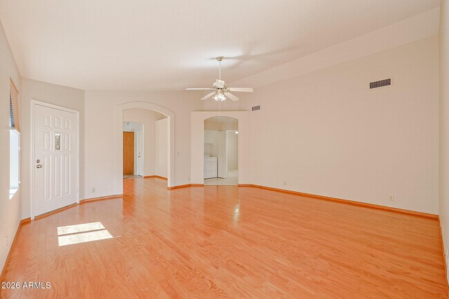 Foto del edificio - 20327 N 106th Ave