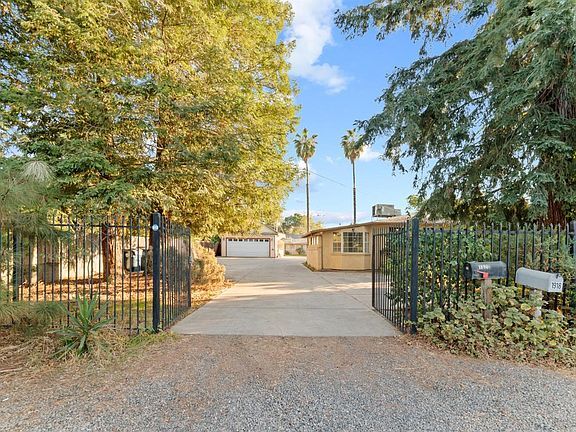 Gate Entrance - 1920 Verano St