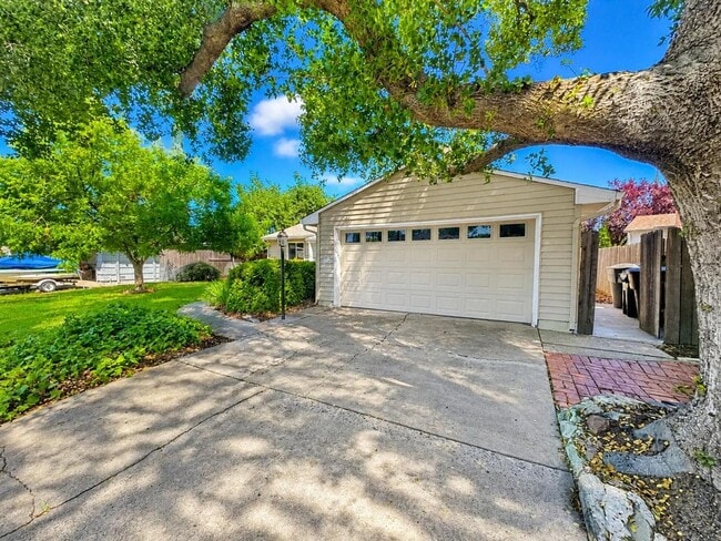 Photo - Bright & Spacious 3-Bedroom Home with Expansive Yard in Sacramento