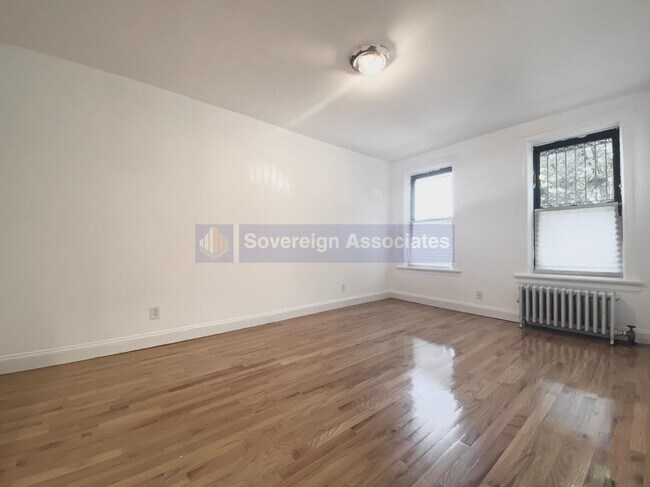 Foto del edificio - 762 RIVERSIDE DRIVE