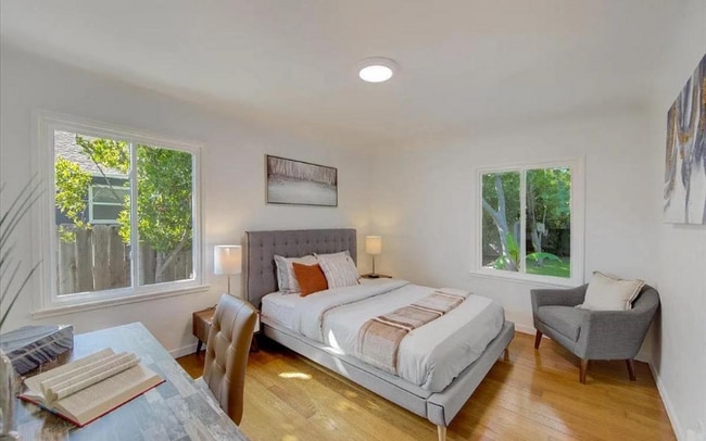 Building Photo - 2052 Colony St