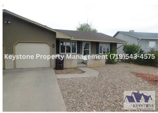 Building Photo - 879 S Bellflower Dr