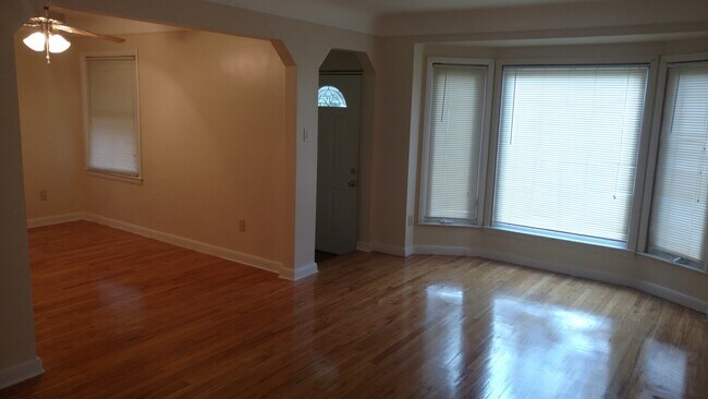 Living room - 15376 Kentfield St