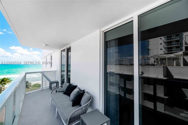 Foto del edificio - 2401 Collins Ave