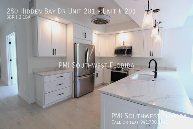 Foto del edificio - 280 Hidden Bay Dr