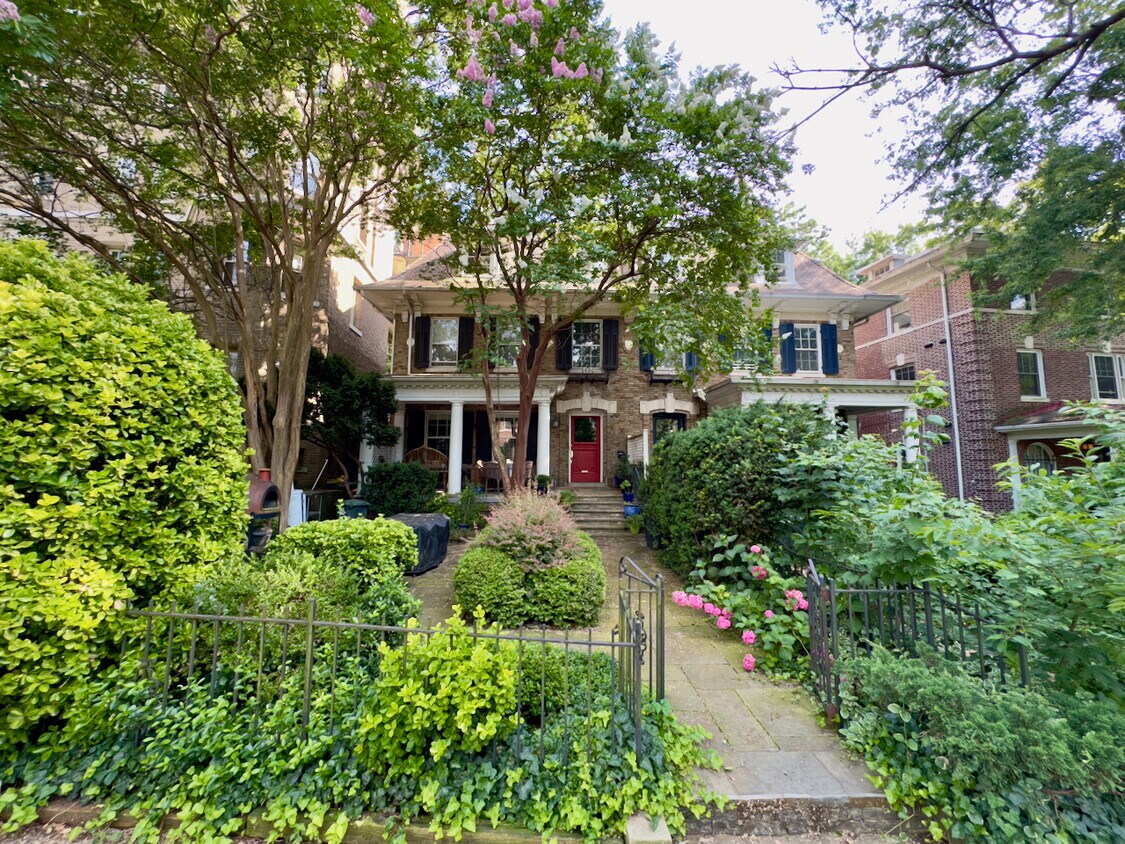Foto principal - 1954 Biltmore St NW