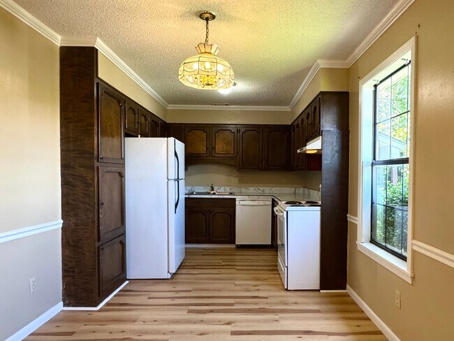 Foto del edificio - Partial Utilities Included • 2 Bed/ 1 Bath...